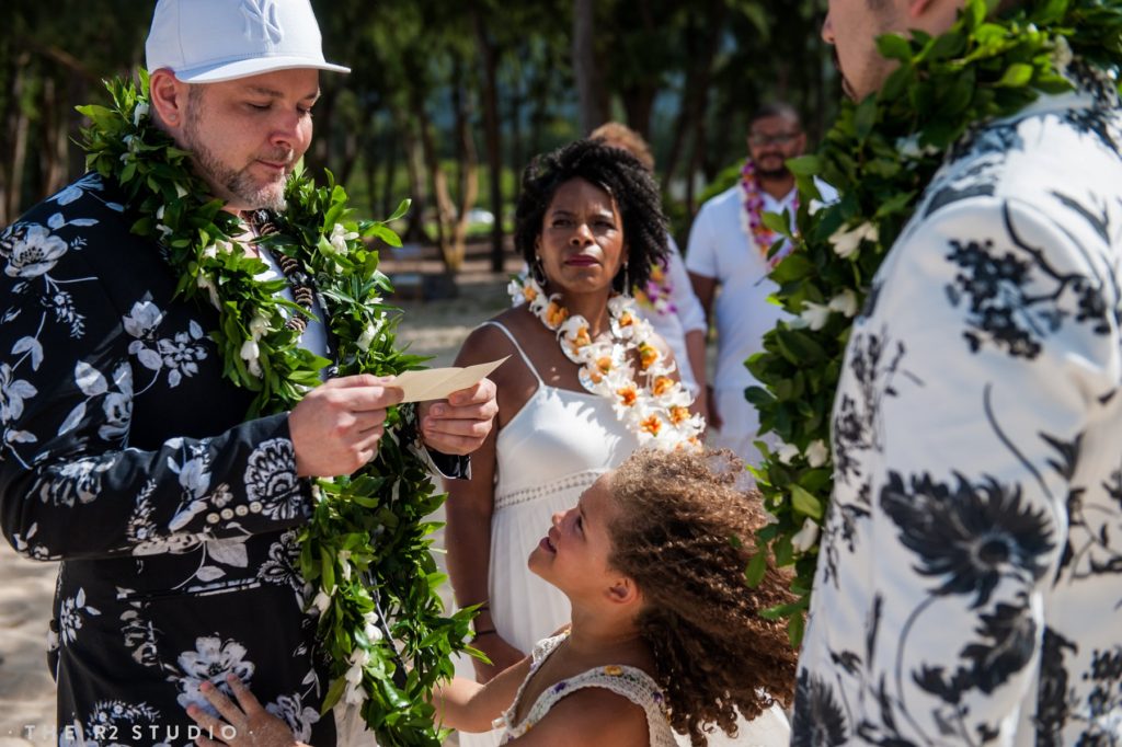 0191-DO-oahu-elopement-wedding-photo--©2016ther2studio