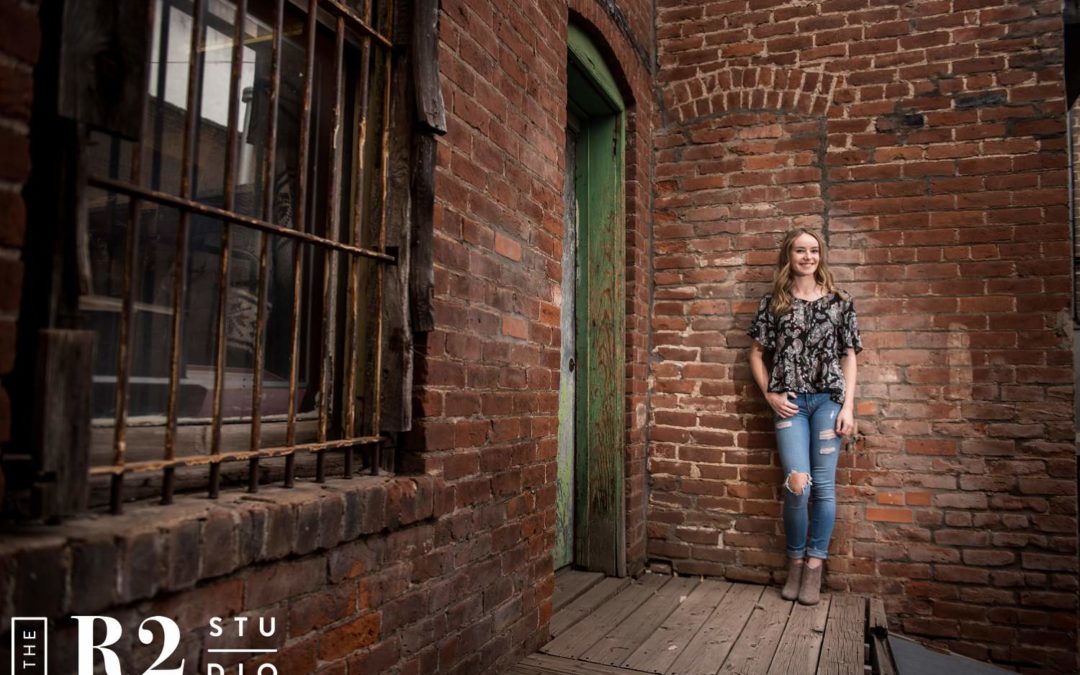 Ava’s Mini Senior Session with the R2 Studio